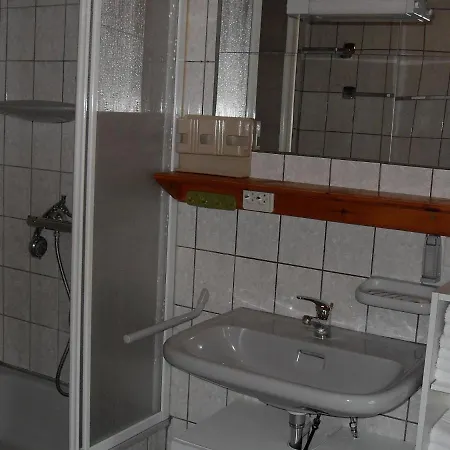 Spacious Farmhouse In With Garden Appartement Üxheim
