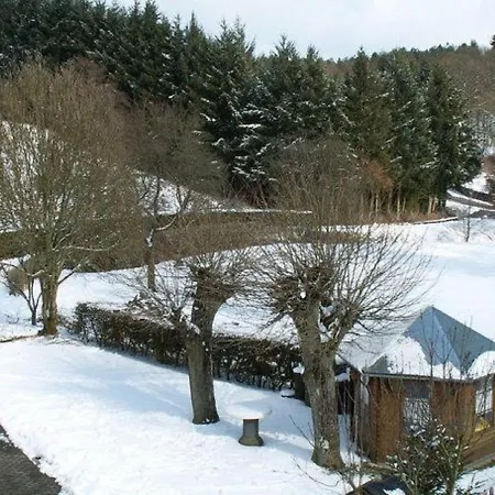 Spacious Farmhouse In With Garden Üxheim