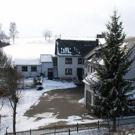 Spacious Farmhouse In With Garden Appartement Üxheim